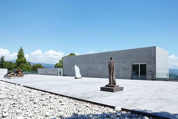 草間彌生の作品を見れる　クレマチスの丘