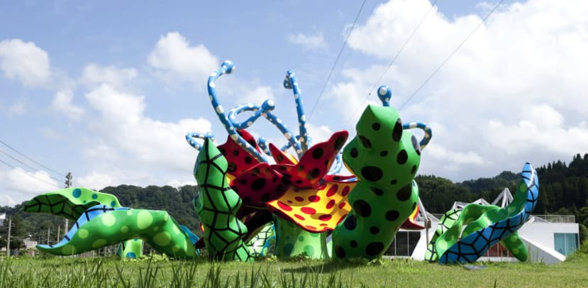 草間彌生の作品　花咲ける妻有