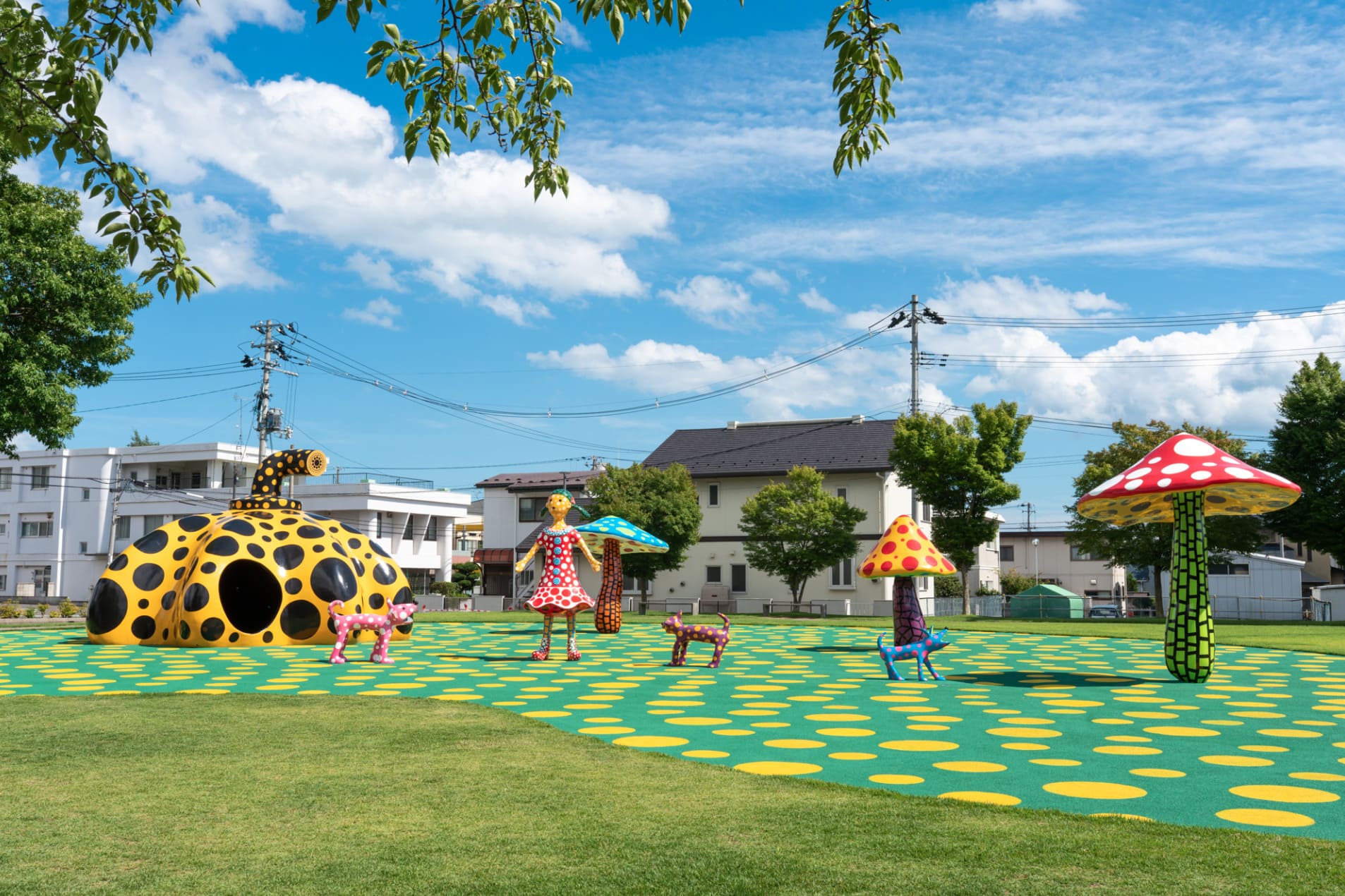 草間彌生の作品を見れる　十和田市現代美術館