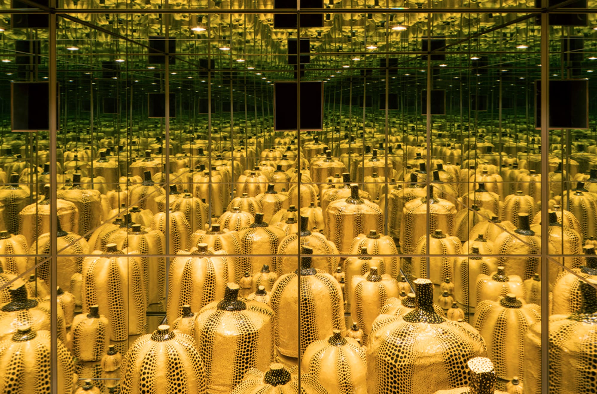 草間彌生の作品　ミラールーム（かぼちゃ）