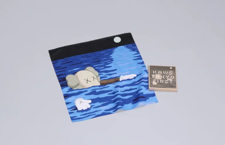 カウズ　展　グッズ　ハンカチ