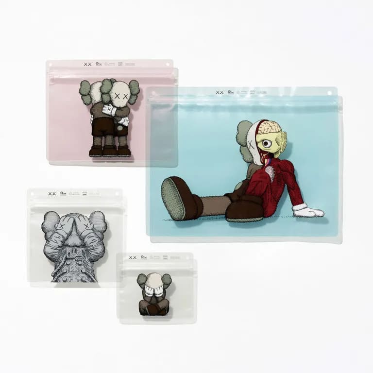 カウズ　展　グッズ　パッケ