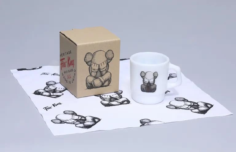 カウズ　展　グッズ　マグ