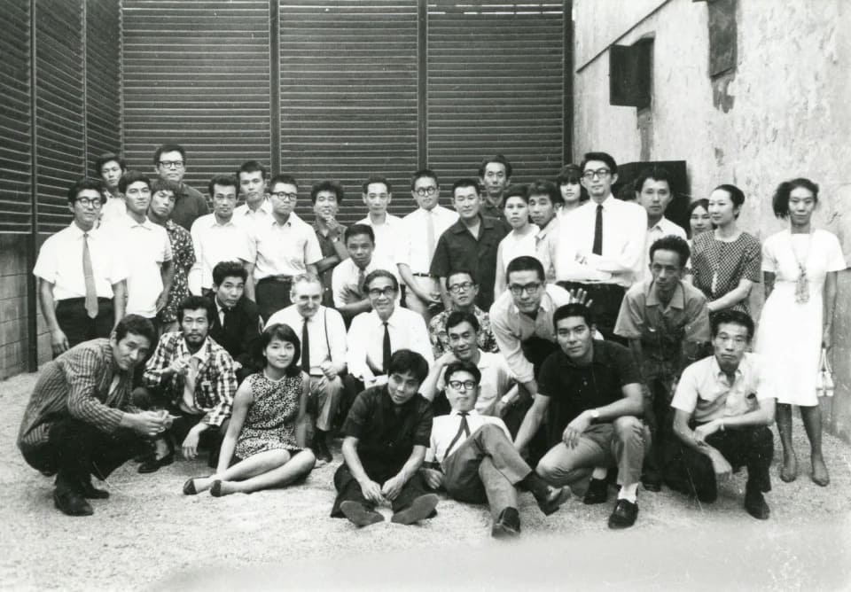 白髪一雄とは？作品の特色や見る方法を解説 | Dealers Stock